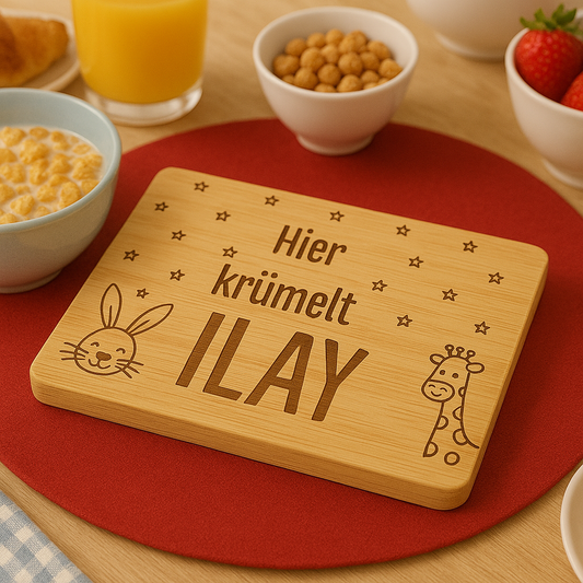 Personalisiertes Frühstücksbrettchen für Kinder – "Hier krümelt..."